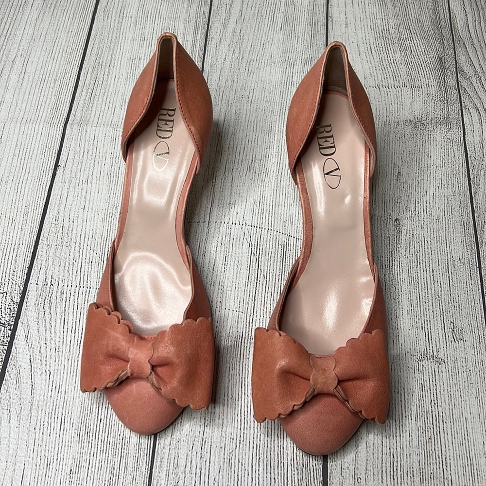 🔹 Red Valentino Open Sided Kitten Heel Round Toe Bow Pump
